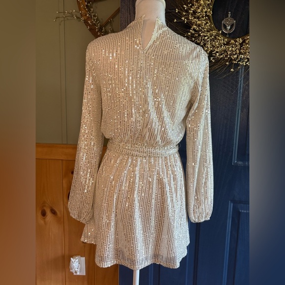 Forever 21 Shimmering Long Sleeve Dress size S - Picture 9 of 16